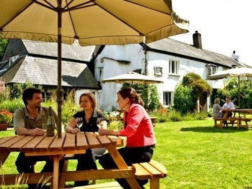 The Nobody Inn Christow Bagian luar foto