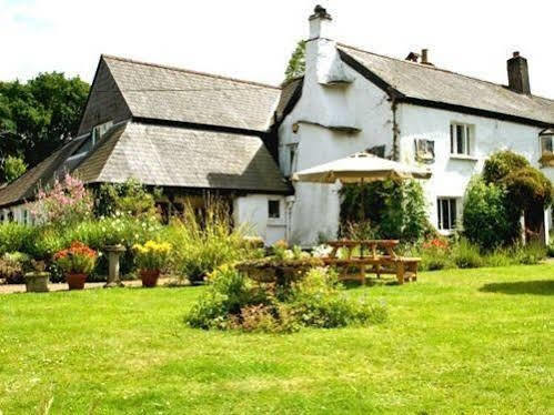 The Nobody Inn Christow Bagian luar foto