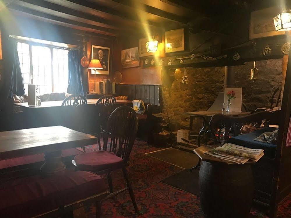 The Nobody Inn Christow Bagian luar foto