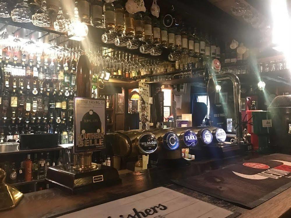 The Nobody Inn Christow Bagian luar foto
